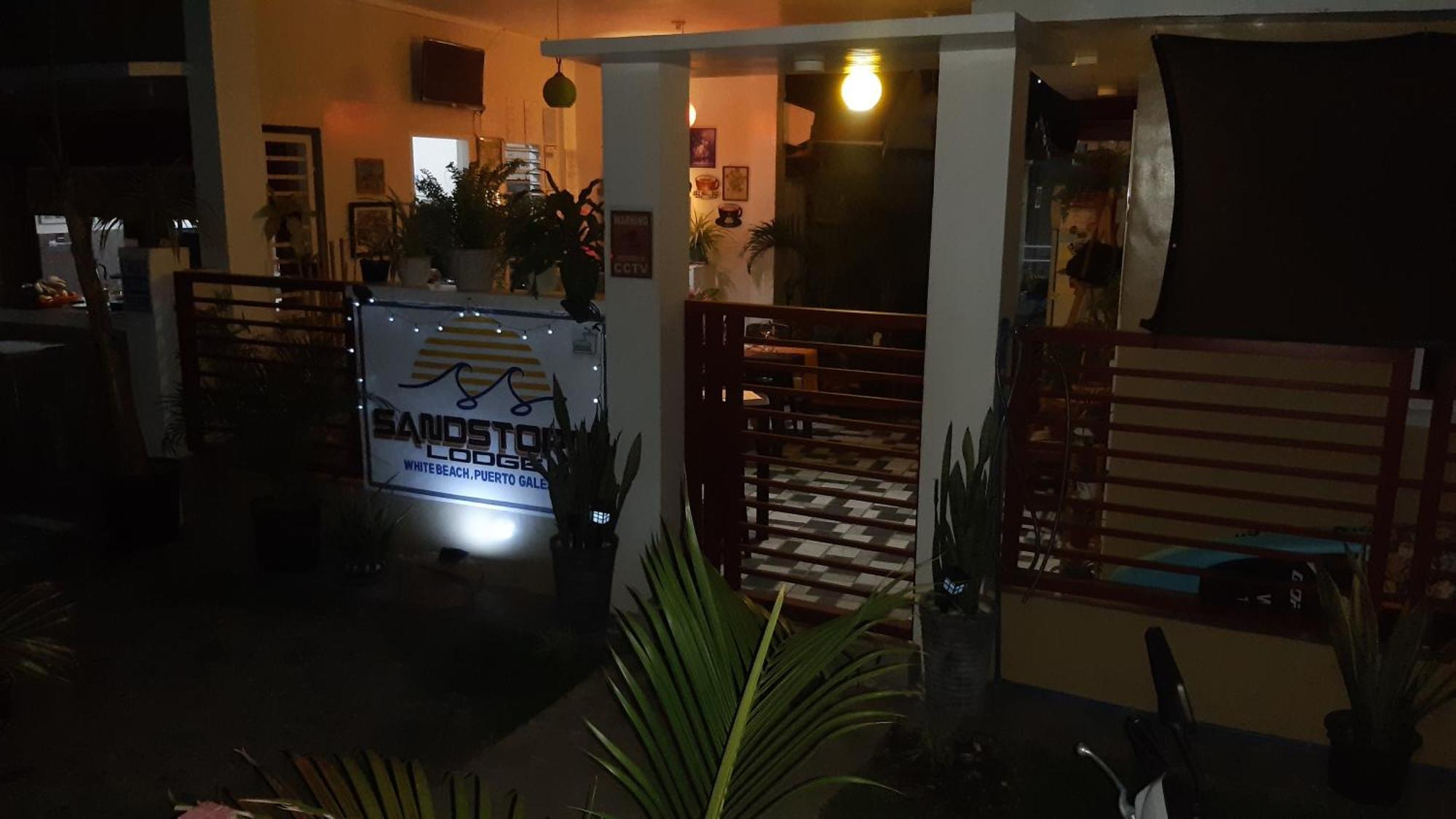 Sandstorm Lodge And Cafe 푸에르토갈레라 외부 사진